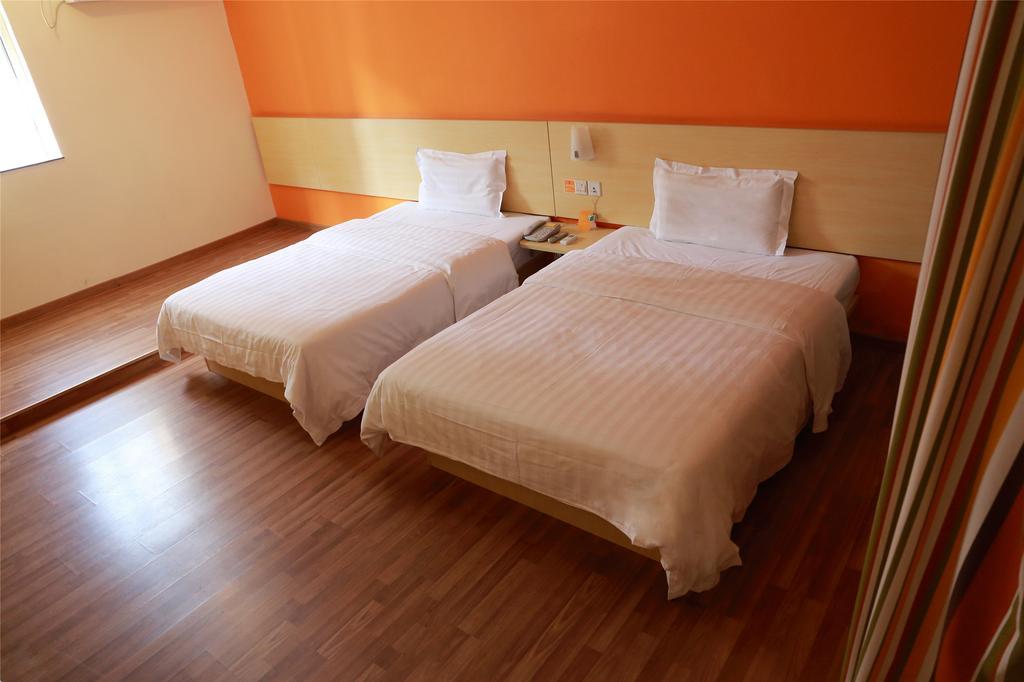7Days Inn Shanghai Caobao Road Metro Station Room photo